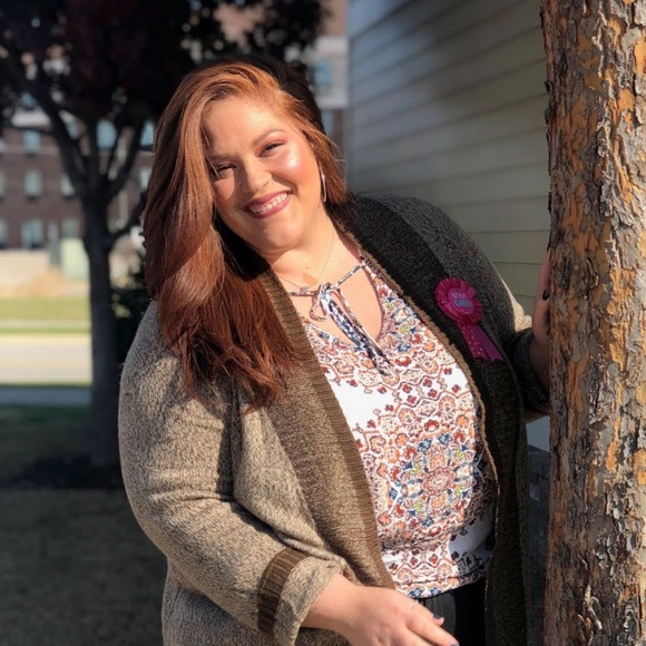 Meet your Posher, Caitlin - Picture 1 of 1